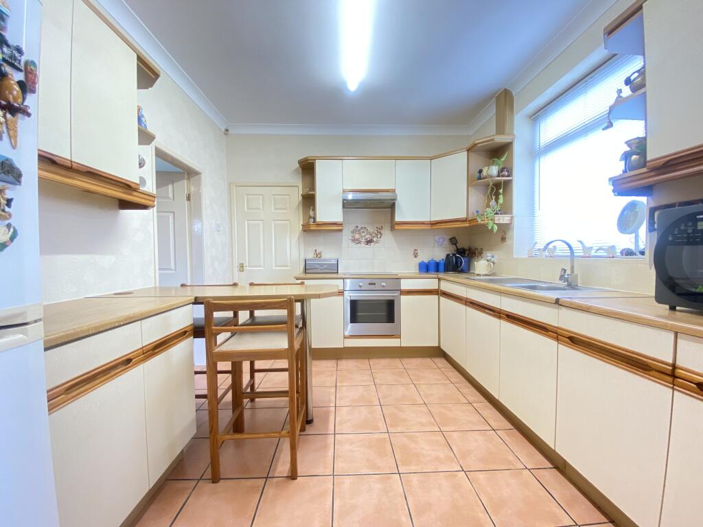 House in Wigan, Leyland Green, Downall Green - More