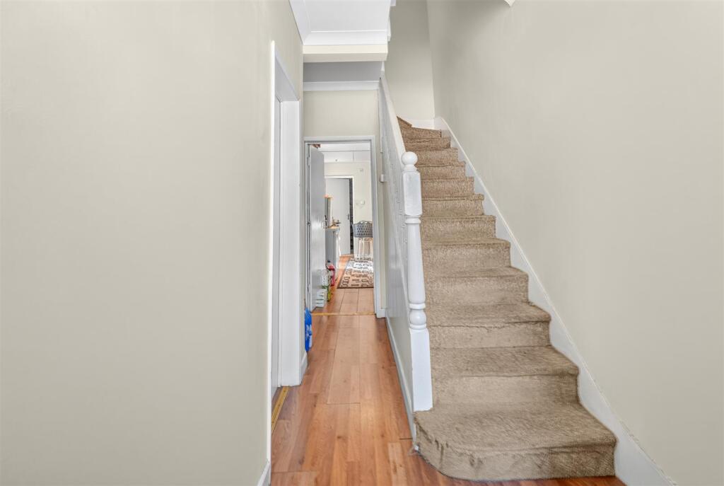 House in London - View 5