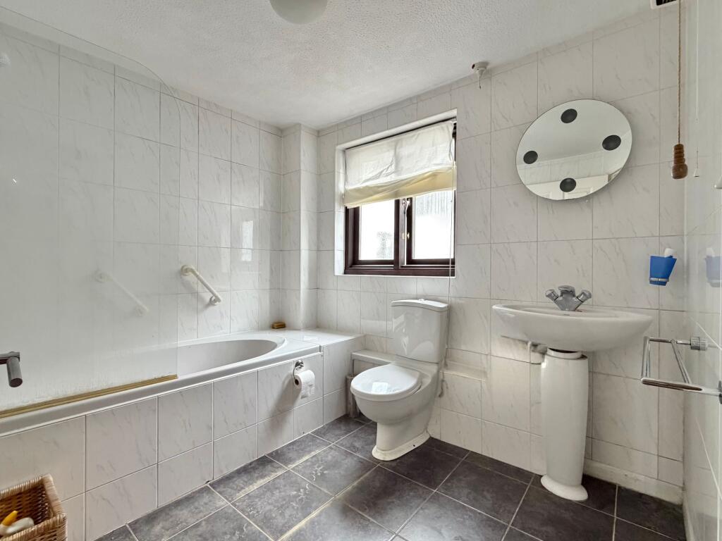 Apartment in Torquay - More