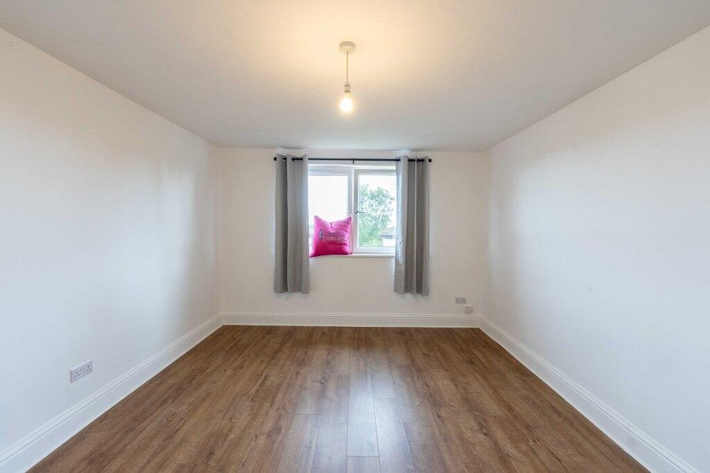 Apartment in Motherwell, North Lanarkshire - View 4