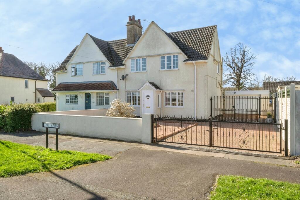 3-bed semi-detached on The Park, Woodlands, Doncaster, £195,000