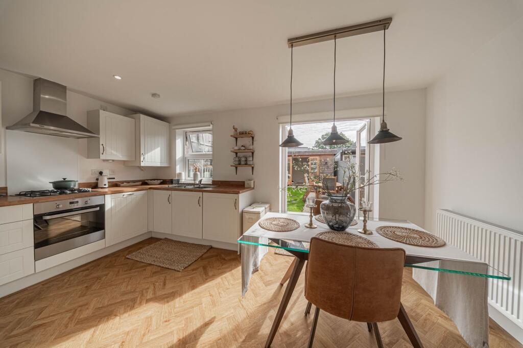 House in Haywards Heath, Ansty and Staplefield - View 5