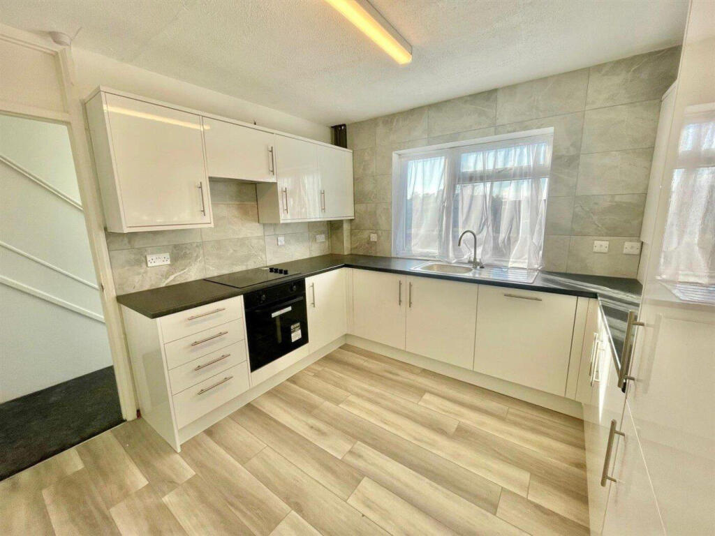 Apartment in Welwyn Hatfield, North Mymms - View 5