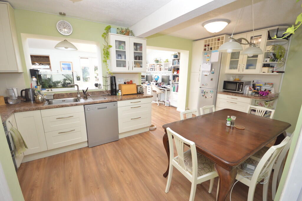 Broomfield Crescent, Wivenhoe photo 2