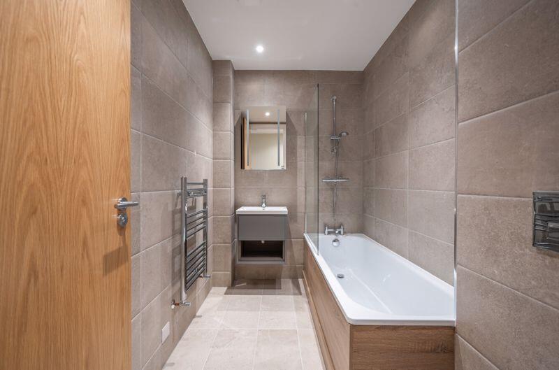 Apartment in Croydon - More