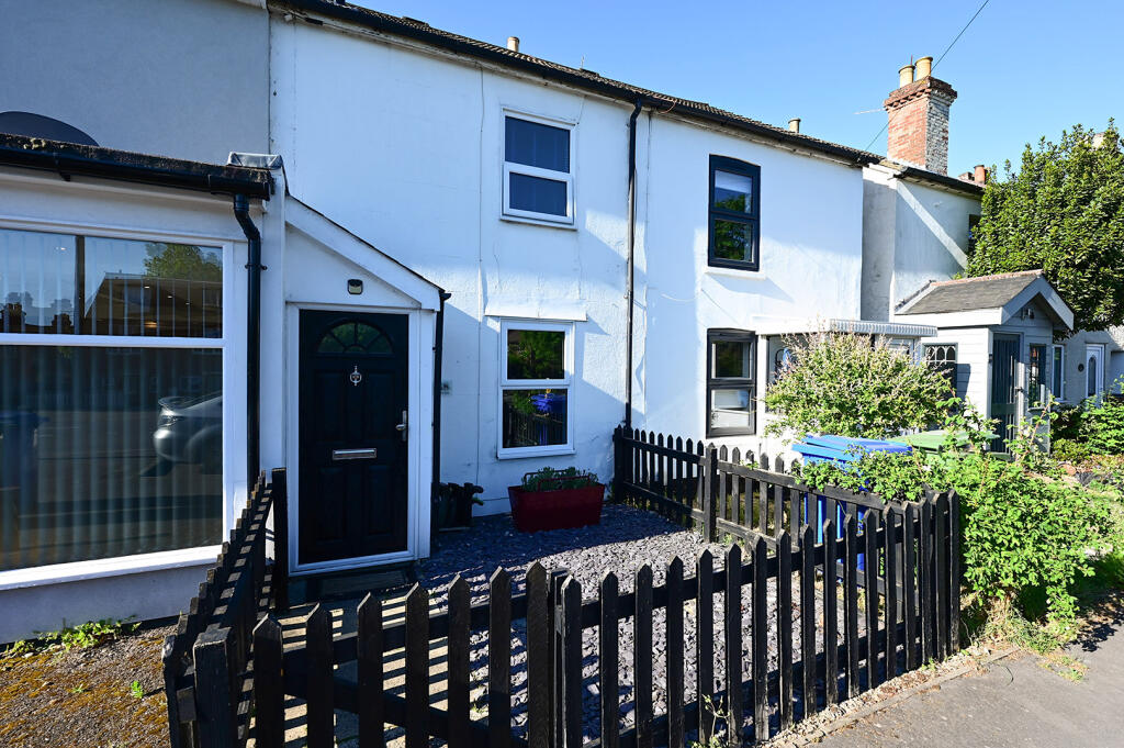 Main image of property: Reading Road, Farnborough, GU14