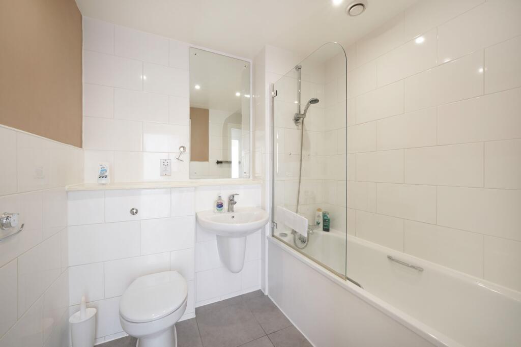 Apartment in Croydon - View 4