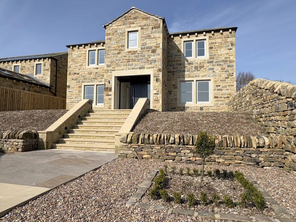 Main image of property: 4 bedroom detached house for sale – 4 Green Bank, Glusburn, BD20 8FU