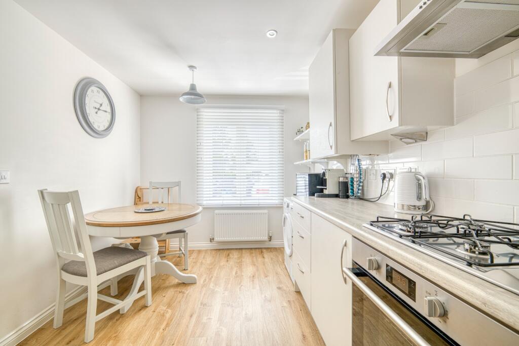 2, Almsford Close, Castle Cary photo 3