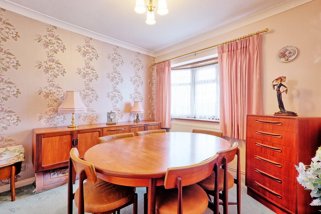 House in Southend-on-Sea - More