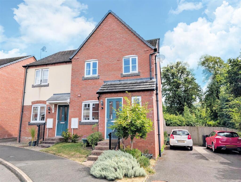 3-bed semi-detached on 18 Windsor Place, Church Stretton, SY6 6BG, £285,000