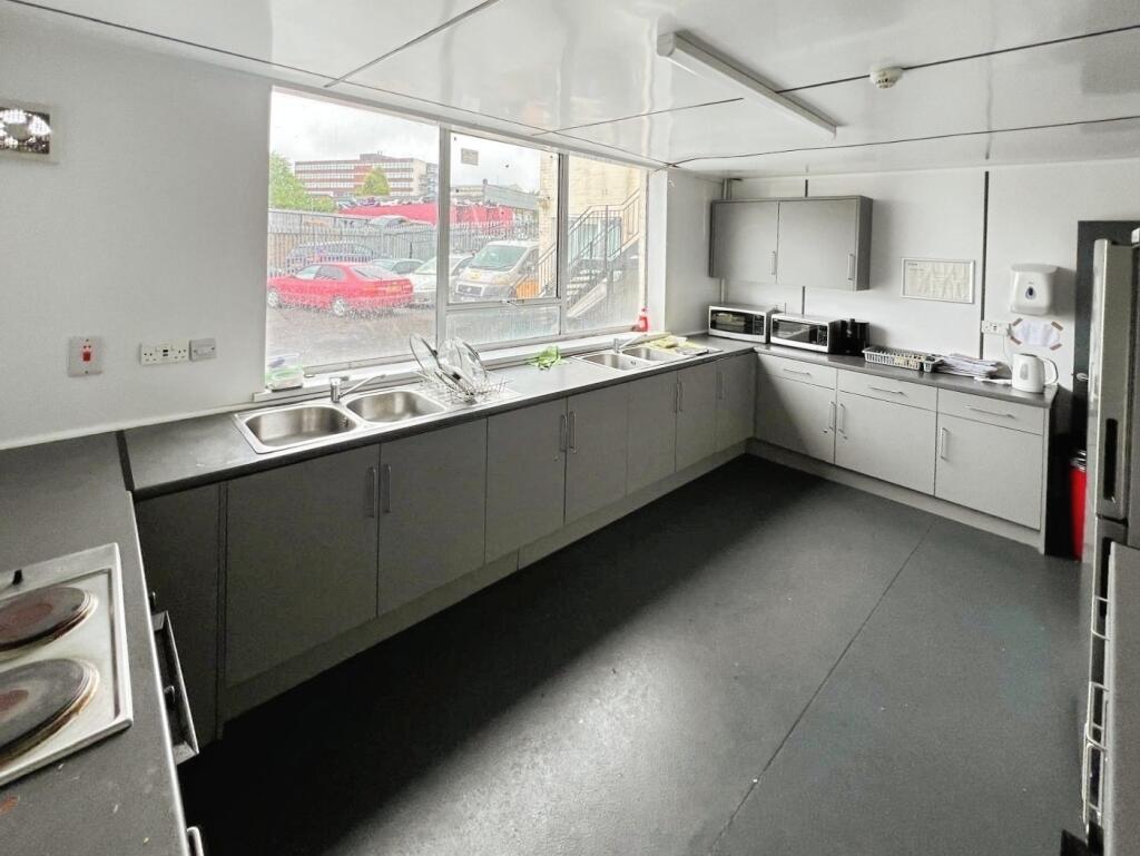 Apartment in Stoke-on-Trent - View 5