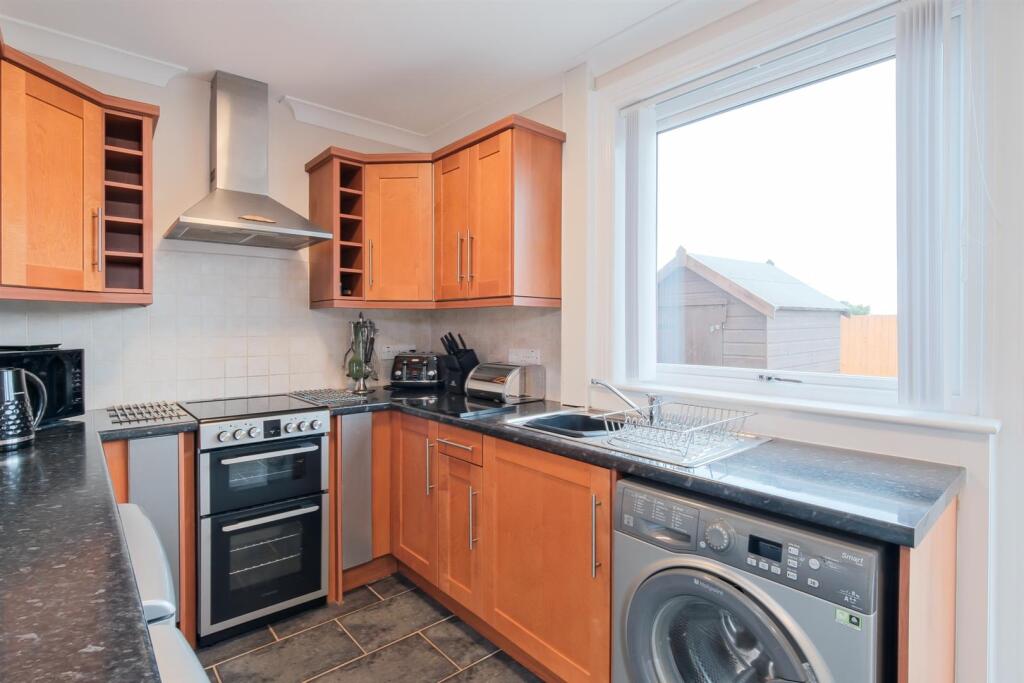 House in Shotts, Springhill - View 5