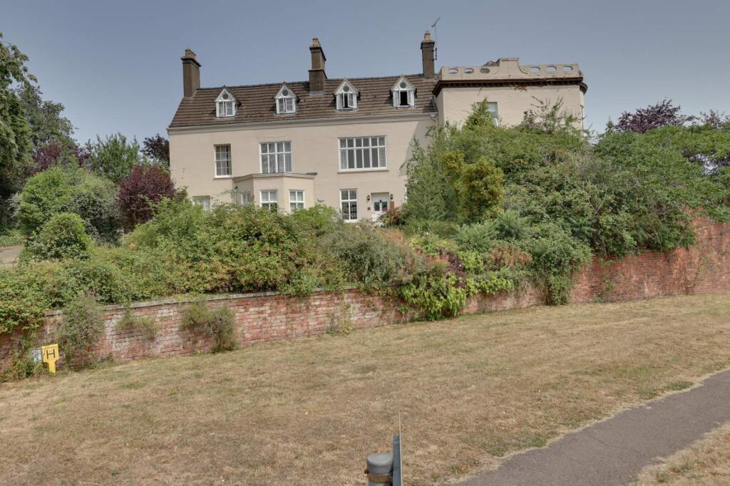 Main image of property: Unlawater House, Unlawater Lane, Newnham, Gloucestershire. GL14 1BQ