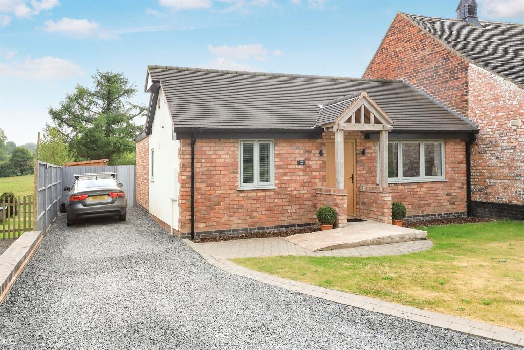 2-bed semi-detached on Penncroft Lane, Penn Common, Wolverhampton, £375,000