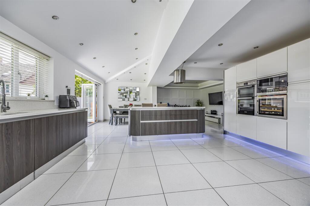 Main image of property: Farlington Avenue, Drayton, Portsmouth
