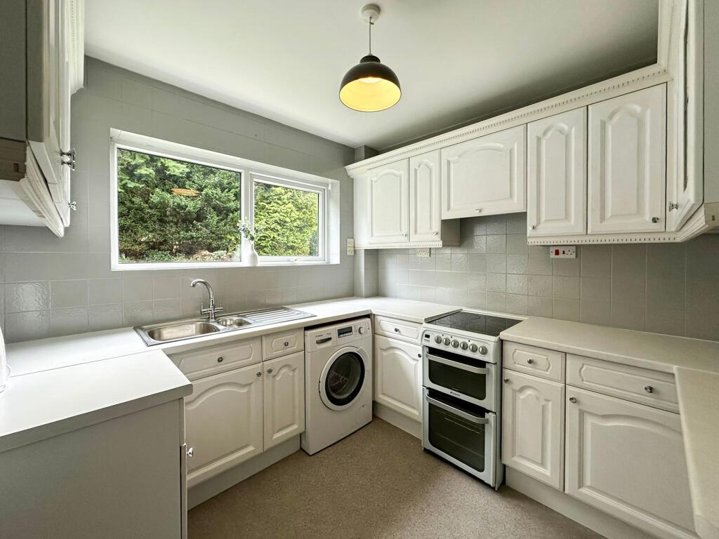Apartment in Wolverhampton, Springhill - View 6