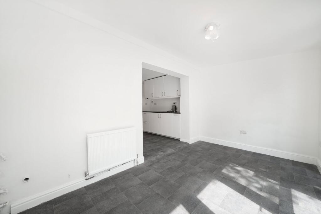 House in London, Thornton Heath - More