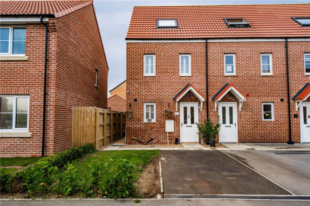 3-bed terraced on Heathland Way, Humberston, DN36, £45,000