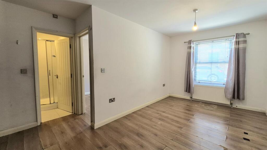 Apartment in Luton - More