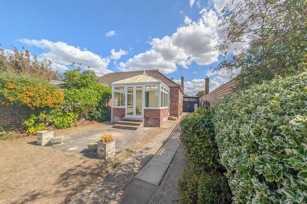 House in East Cambridgeshire, Crockfords Park, Woodditton - View 2