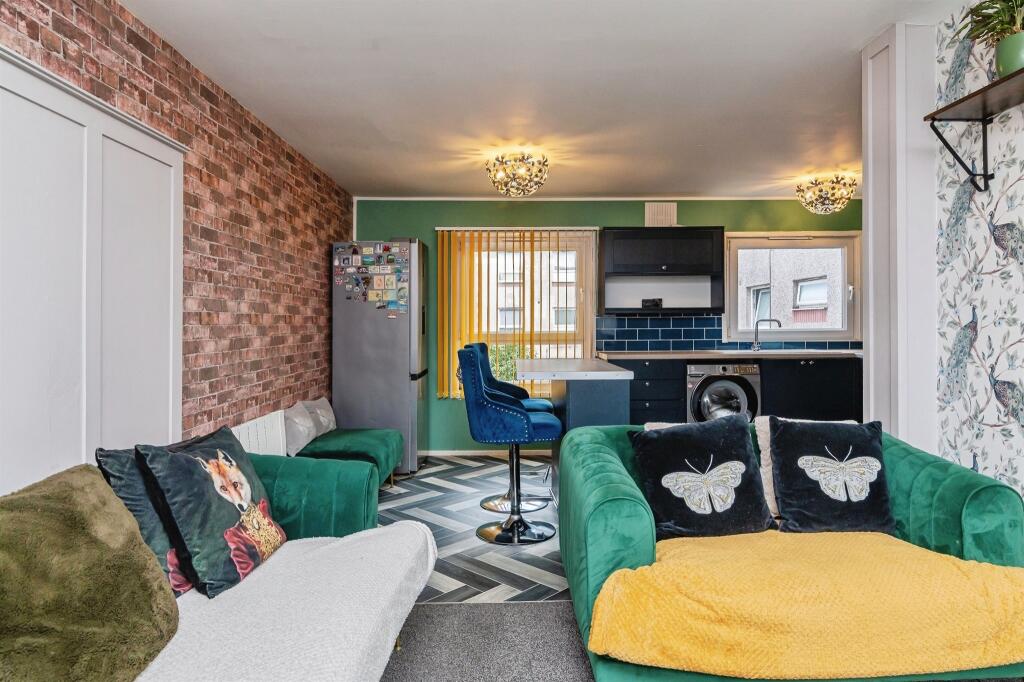 Apartment in Nottingham, Bestwood Park Estate - View 5