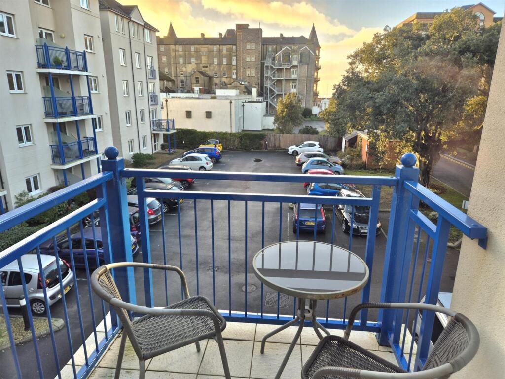 Beach Road, Weston-Super-Mare photo 2