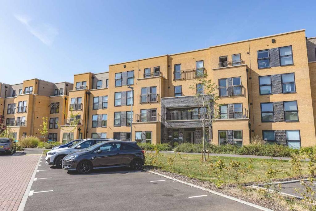 1-bed flat on Spurland House, Taplow, SL6, £250,000