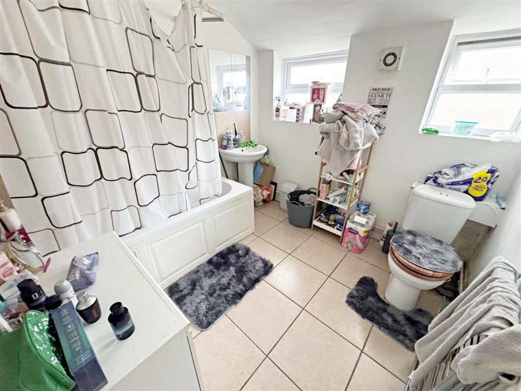 House in Doncaster - View 4