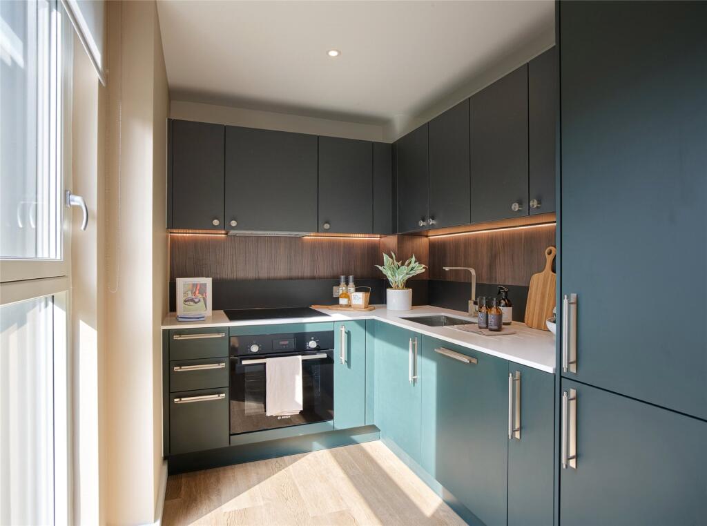 Studio, Eden Grove, Fairfield Avenue, Staines, Surrey, TW18 photo 2