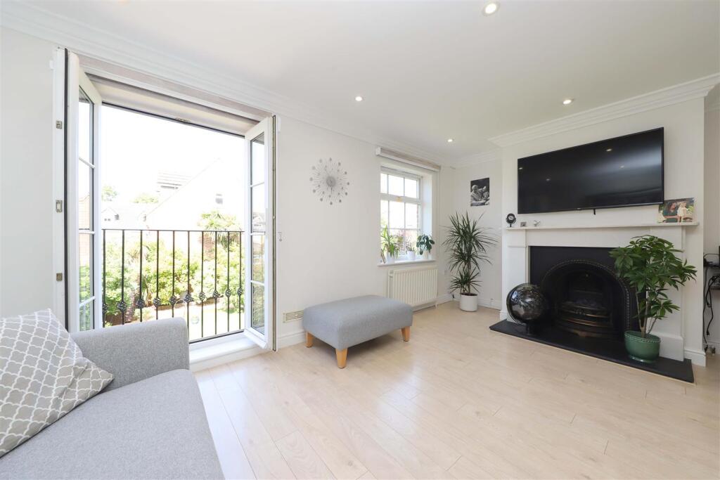 Stirling Avenue, Pinner photo 3
