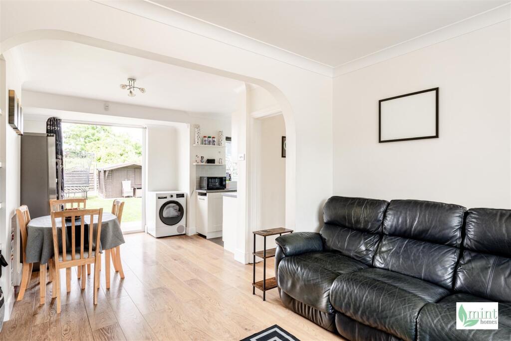 House in Woking, Sheerwater - View 5