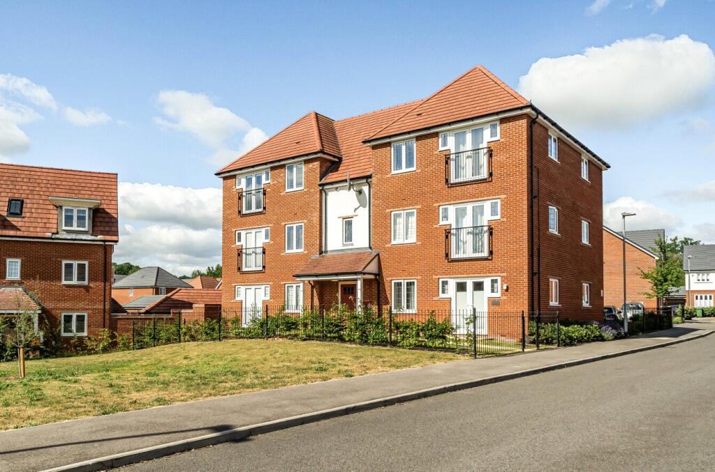 Main image of property: Walton Heath, Binfield, Bracknell, Berkshire, RG42