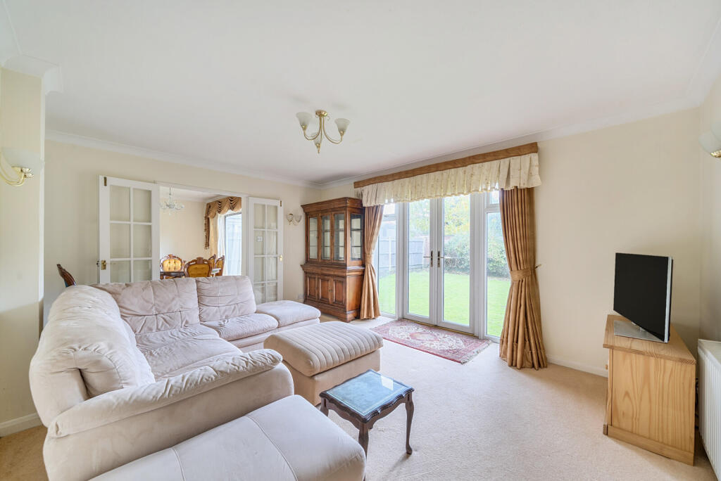 House in Spelthorne, Upper Halliford - More