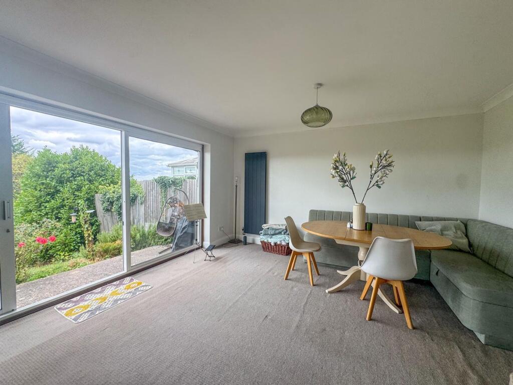 House in Dunstable, Lower End - View 2