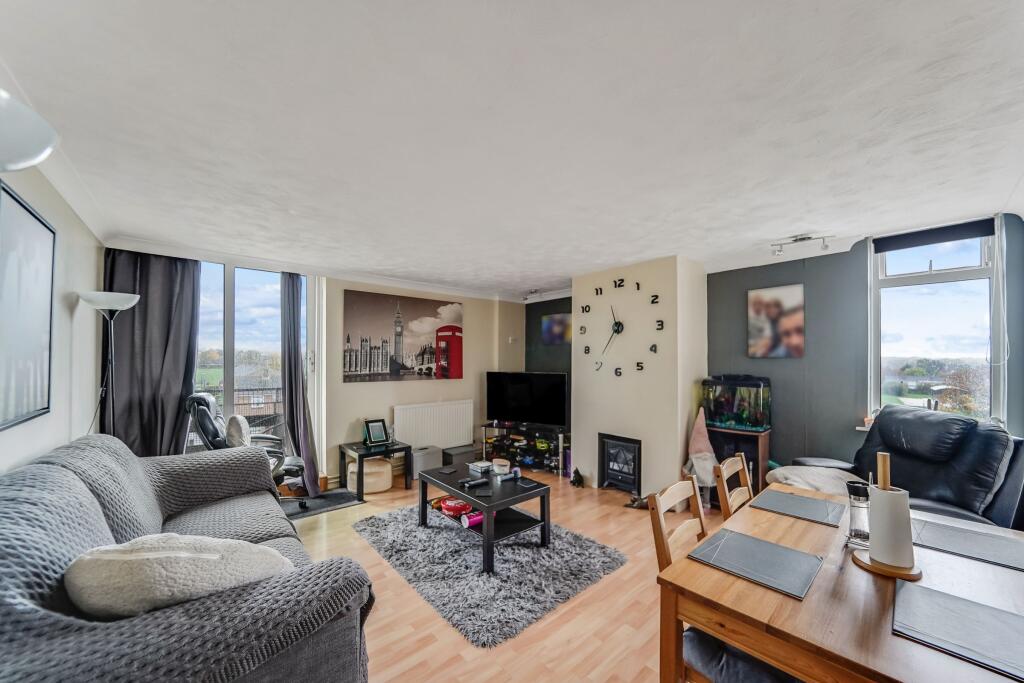 Hollyfield, Harlow photo 2