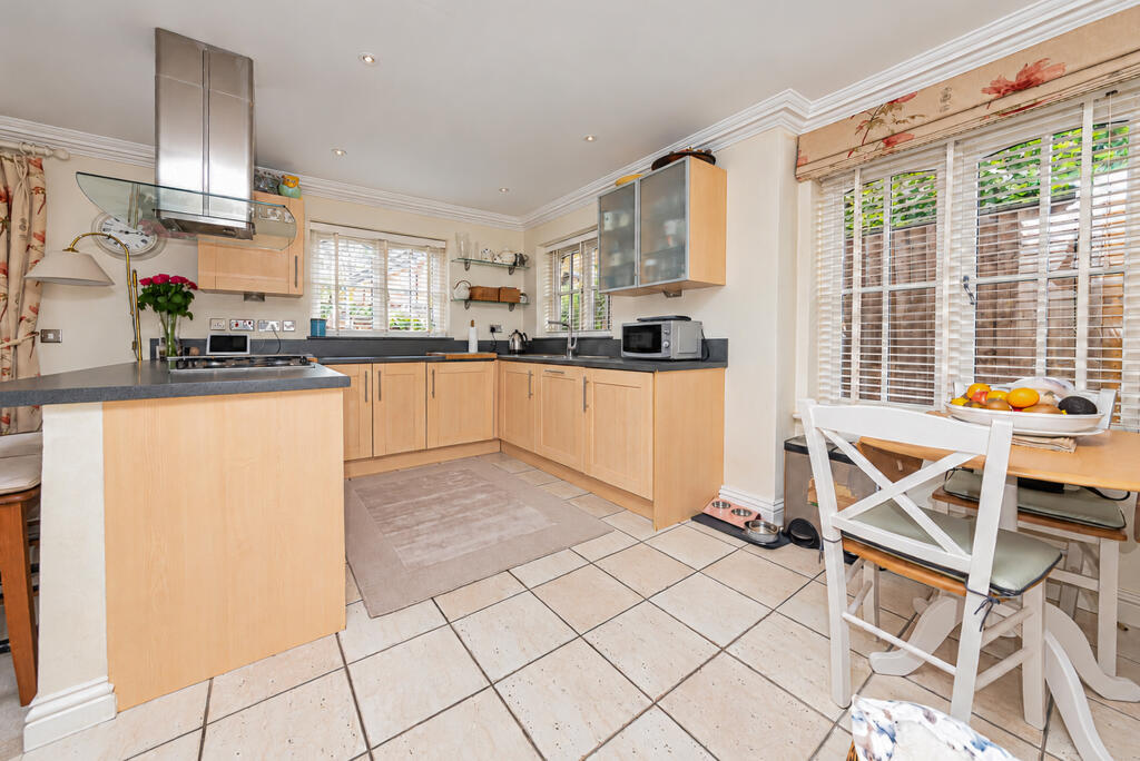 House in Winkfield - More