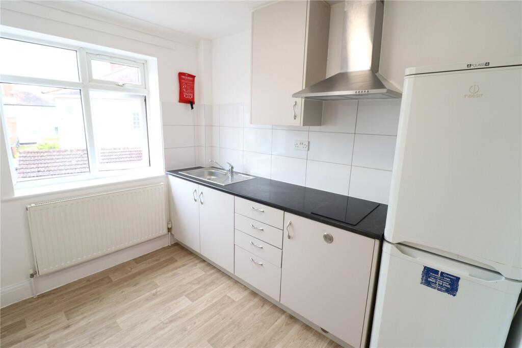 Apartment in Southall - View 3
