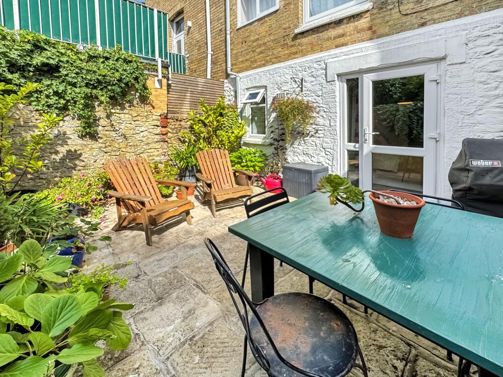 Apartment in Ryde, Oakfield - View 3