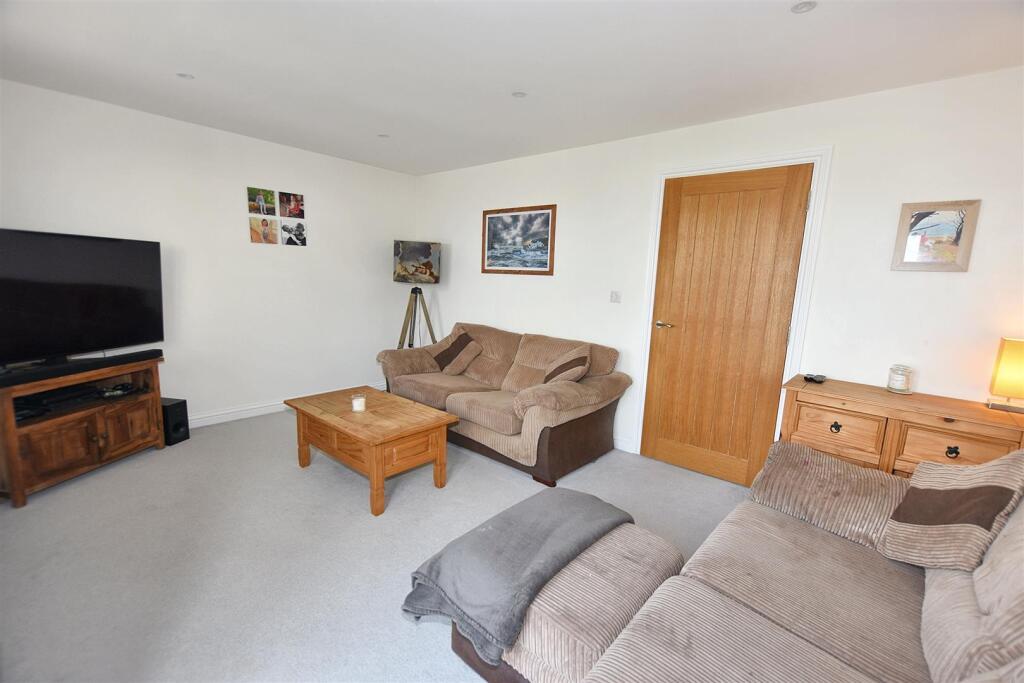 Treseder Close, Scorrier photo 3