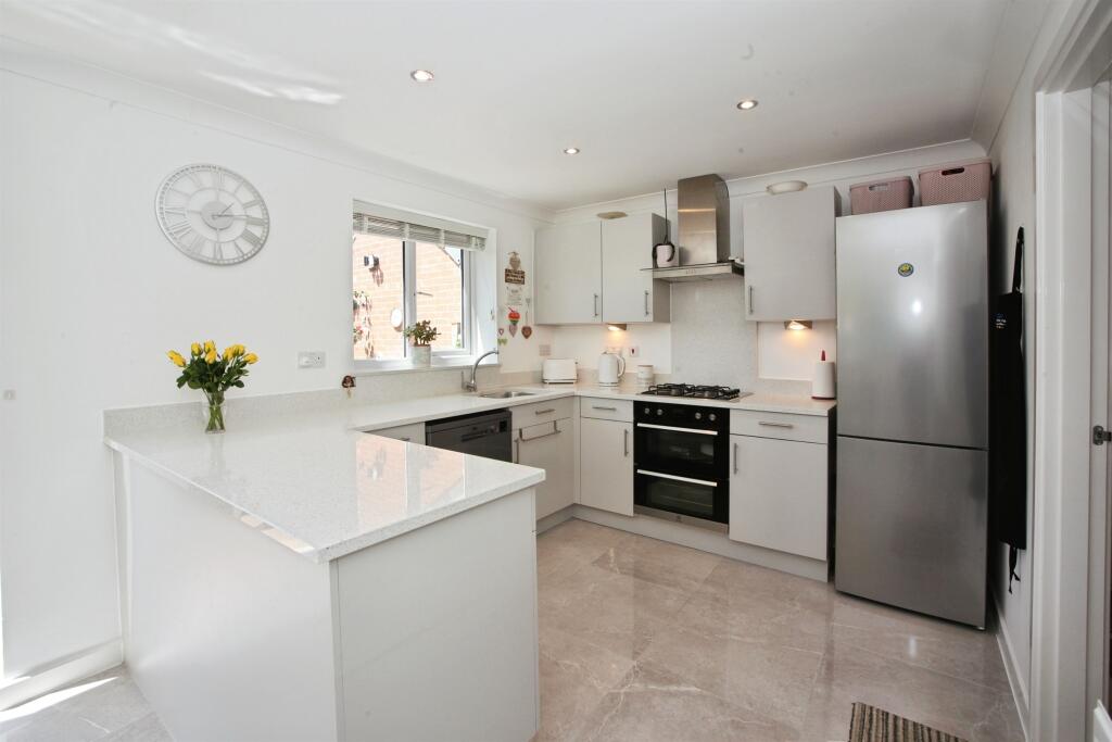 House in Newport, Penmaen - More