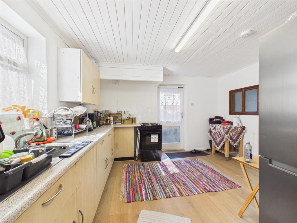 House in Lancaster, Heaton-with-Oxcliffe - View 3