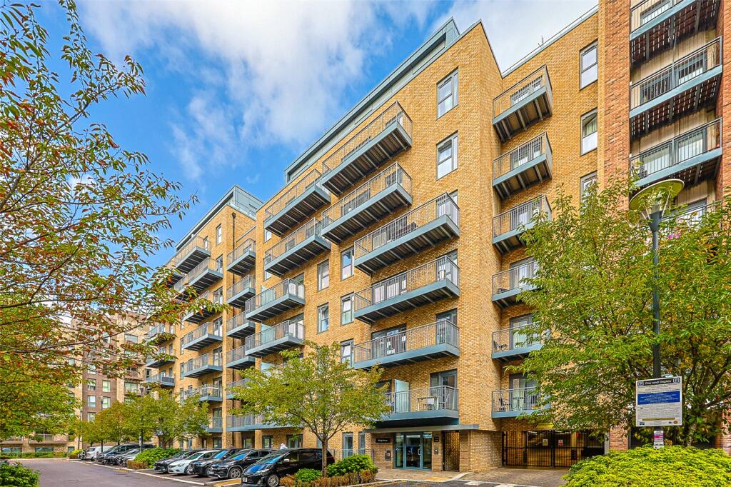 2-bed flat on Commander Avenue, Beaufort Park, Colindale, NW9, £525,000