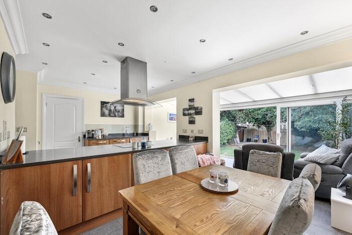 House in Epping Forest, Ongar - View 3