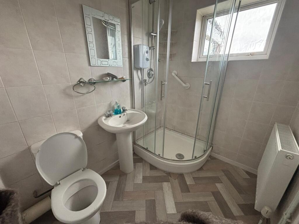 House in Sandwell, Overend - More