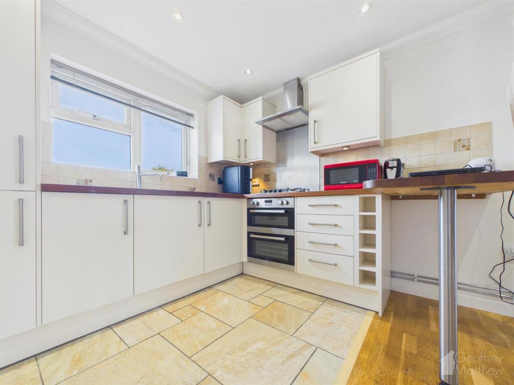 Apartment in Stevenage, Pin Green - View 2