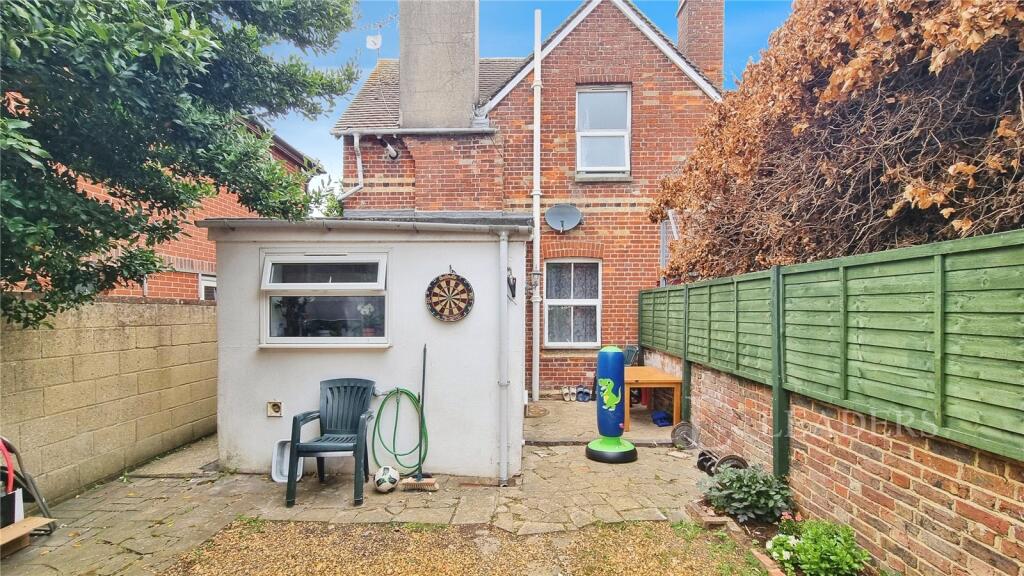1-bed flat on North Bersted Street, Bognor Regis, West Sussex, £140,000