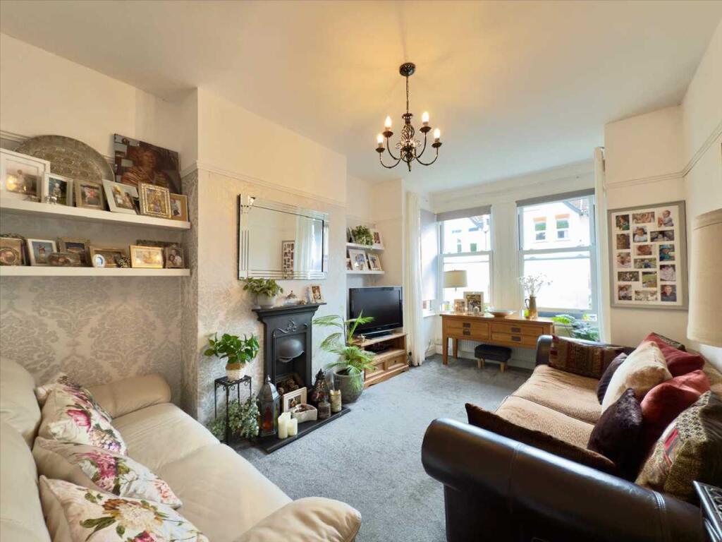 Fleetwood Avenue, Westcliff on Sea photo 2