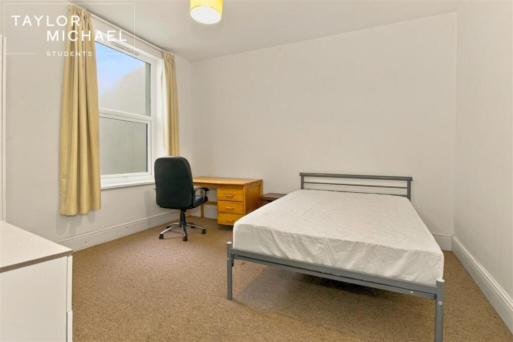6 bedroom flat for rent