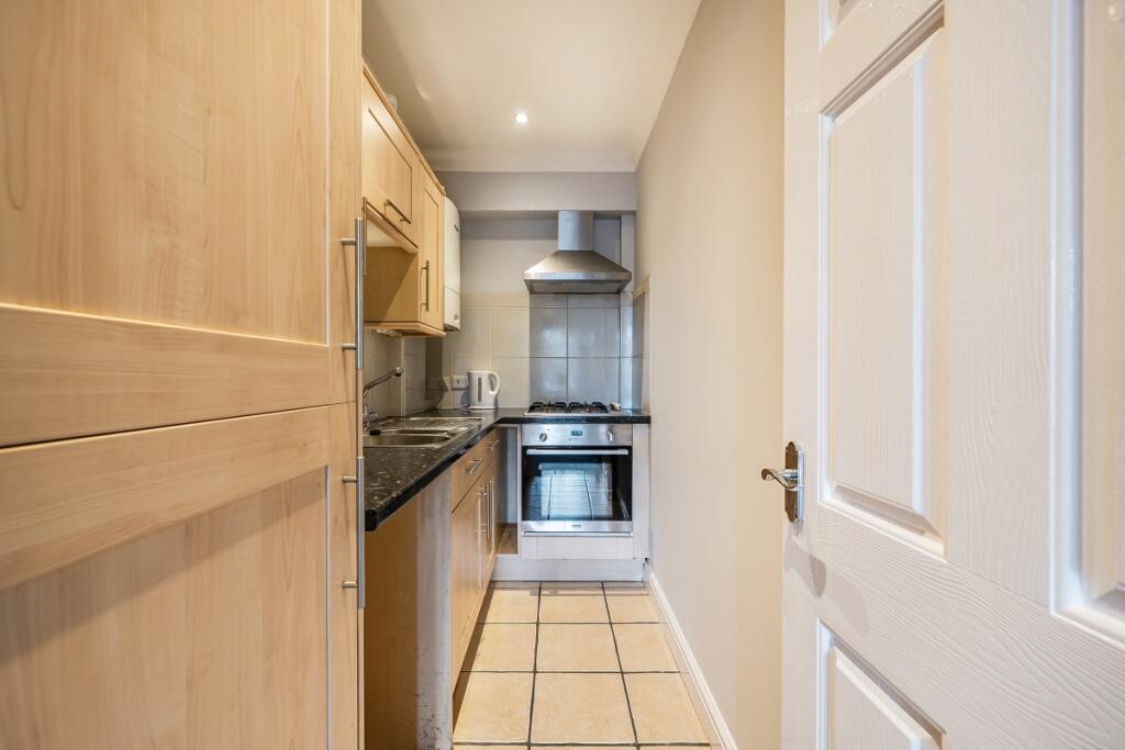 Apartment in Redhill - View 3